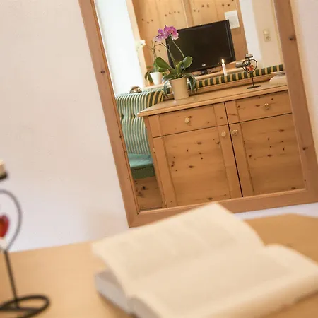 Fliana Arlberg & Apartment *