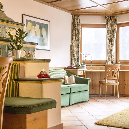 Fliana Arlberg & Apartment *